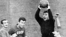 Di level Timnas, penjaga gawang andal ini berhasil membawa Uni Soviet memenangkan medali emas Olimpiade Musim Panas 1956 dan Piala Eropa 1960. (Photo by STAFF / AFP)