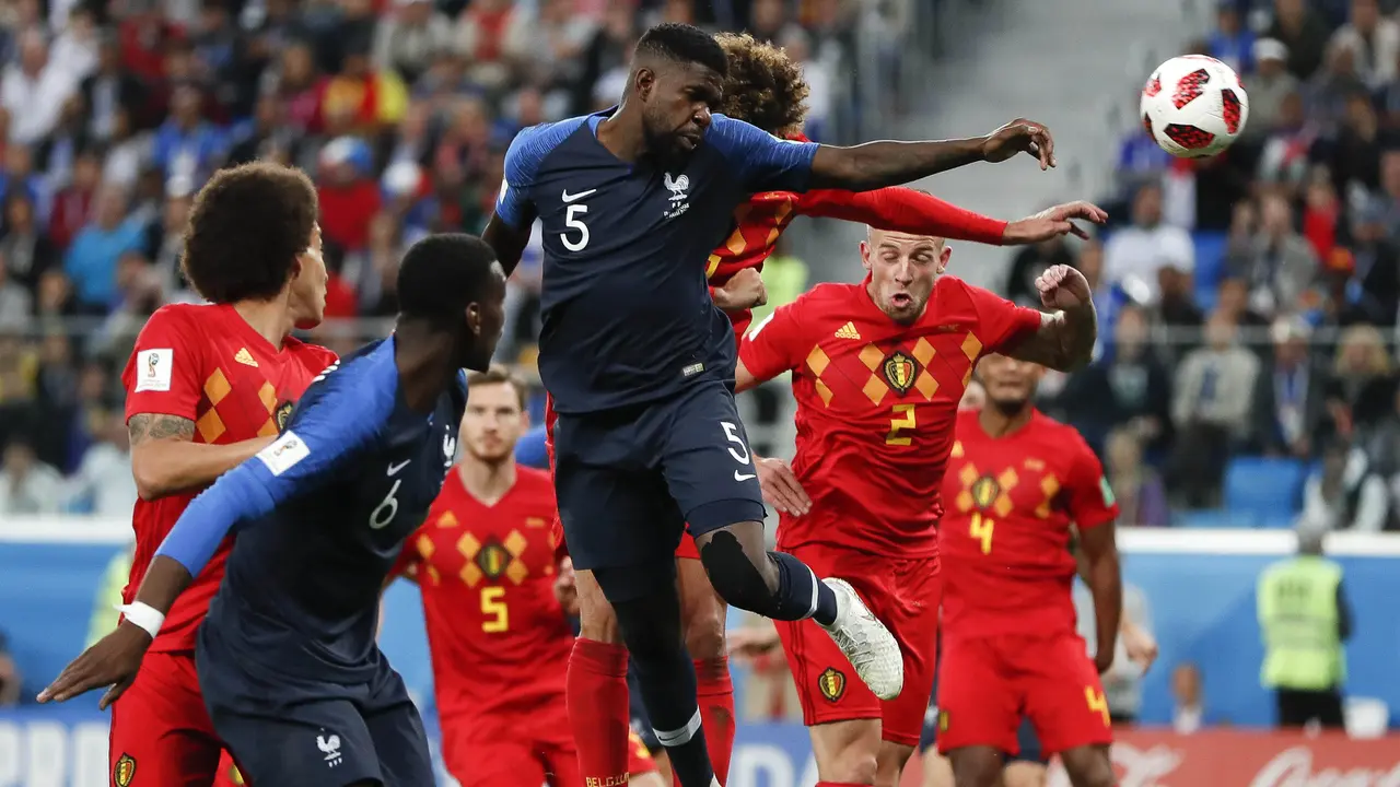 Samuel Umtiti Resmi Pensiun, Gol Sundulannya di Piala Dunia 2018 Tetap Jadi Legenda