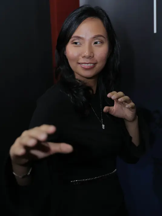 Banyak para sineas dari Indonesia yang ingin bekerja sama dengan perempuan kelahiran Jawa Timur 27 tahun itu. Salah satunya, Yayan Ruhian. Yayan mengaku bangga bisa bekerja sama dengan sineas Hollywood.  (Andy Masela/Bintang.com)