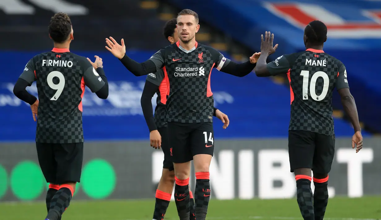 LIVERPOOL KOKOH DI PUNCAK KLASEMEN: Pemain Liverpool merayakan gol yang dicetak Jordan Henderson ke gawang Crytal Palace (19/12/2020). Liverpool semakin kokoh di puncak klasemen Liga Inggris di pekan ke-14 dengan raihan 31 poin. (AFP/Adam Davy/pool)