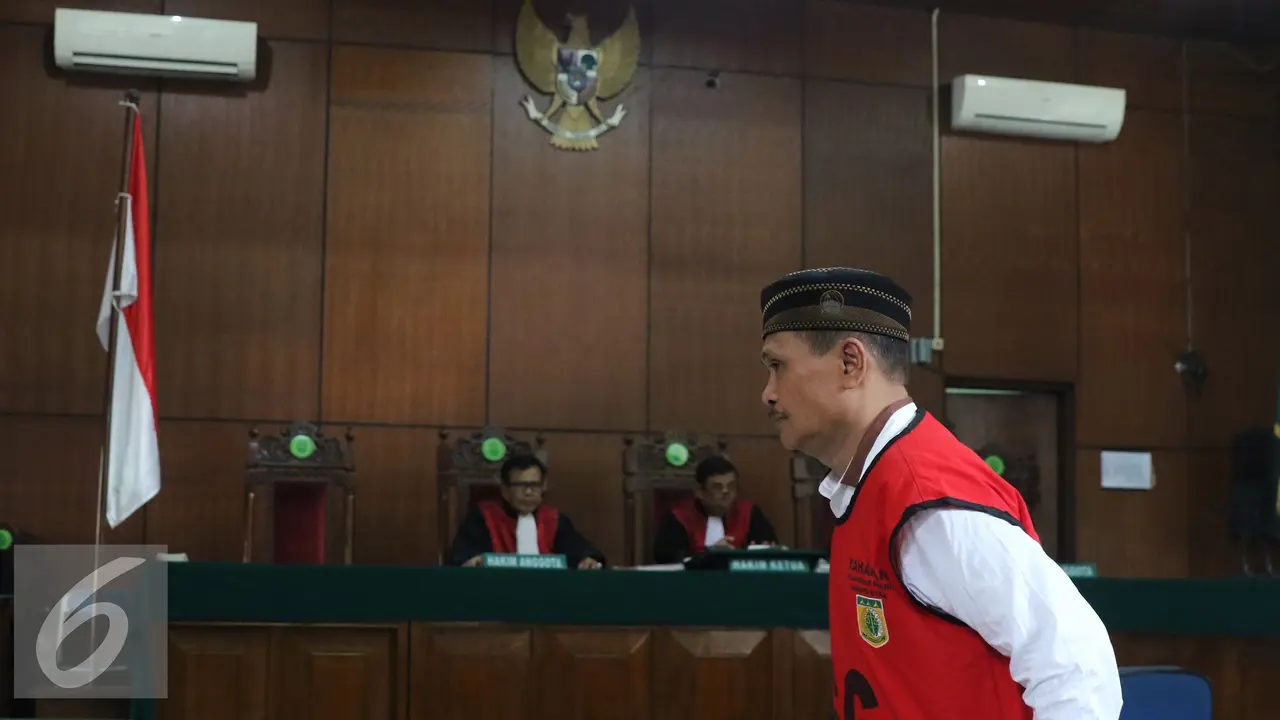 20160518- Daeng Azis Hadiri Sidang Tanpa Pengacara-Jakarta- Herman Zakharia