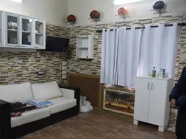 Pemandangan sel penjara gembong narkoba asal Brasil Jarvis Chimenes Pavao di Lapas Tacumbu, Paraguay, 28 Juli 2016. Di dalam penjara, Jarvis menghuni tiga kamar besar yang dilengkapi perpustakaan, ruang konferensi dan televisi plasma (Norberto DUARTE/AFP)