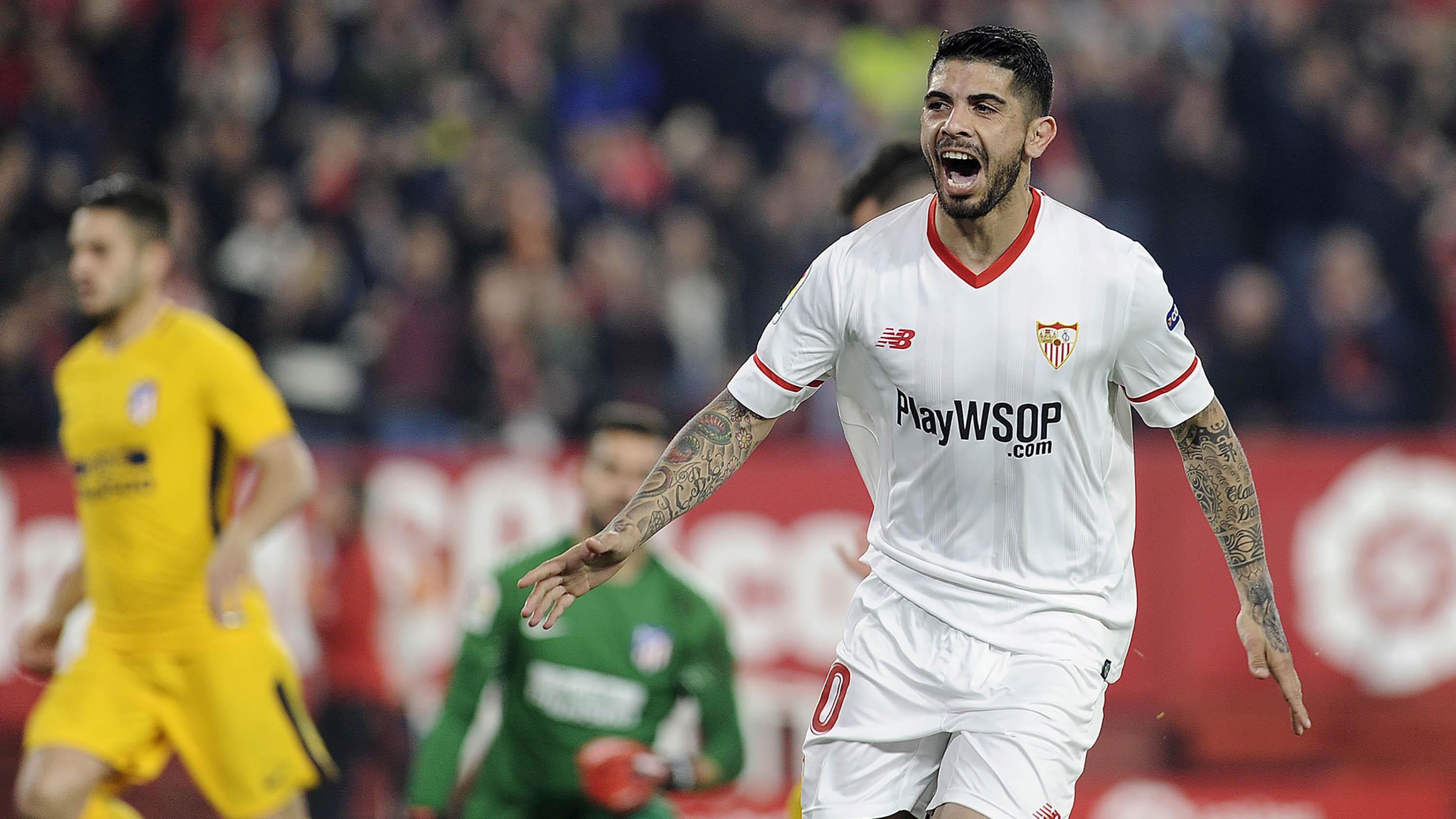 Unai Emery menjadikan Ever Banega sebagai incaran utama. (AFP/Cristina Cuiler)