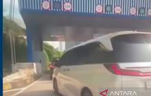 Mobil Pelat RI 25 Serobot Antrean Tol Cilandak, Polisi Tunggu Konfirmasi Instansi Terkait