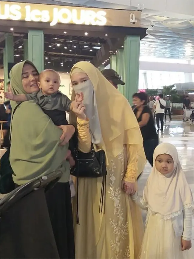 Inara Rusli dan Mercy Lubis