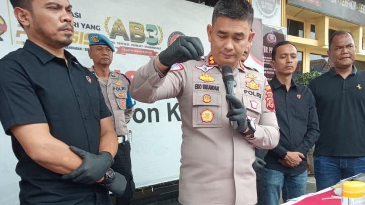 Polres Cirebon Kota Bongkar Rumah Kos Diduga Jadi Pusat Produksi Tembakau Sintetis Cirebon