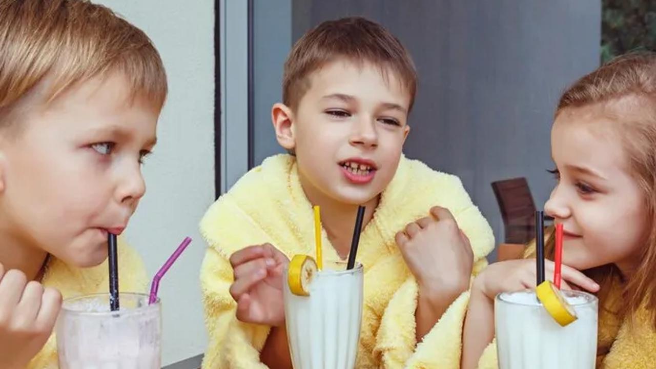 Lebih baik buat smoothies sendiri dengan tambahan buah, sayuran, dan protein untuk meningkatkan nutrisi. Smoothies juga dapat dihidangkan seperti es krim untuk meningkatkan daya tarik bagi anak.
