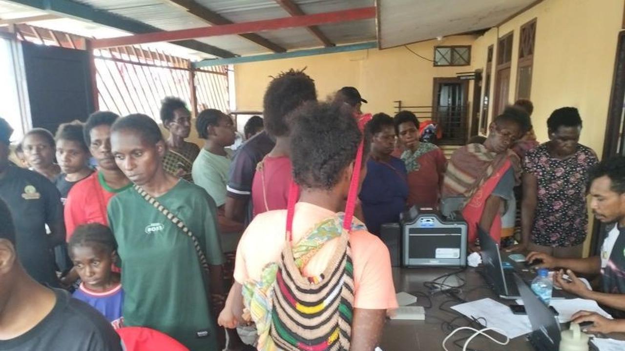 Trivia: 91 Warga Terdampak Kebakaran Rekam e-KTP, Inovasi Layanan Dukcapil Mimika Jangkau Pelosok