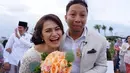 Kabar mengejutkan dari Ringgo Agus Rahman. Ringgo resmi mempersunting kekasihnya Sabai Morschek pada Minggu (7/6/2015) di Bali. Menurut manajer Ringgo, Ade pernikahan memang tertutup dan tanpa sepengetahuan media. (Instagram)