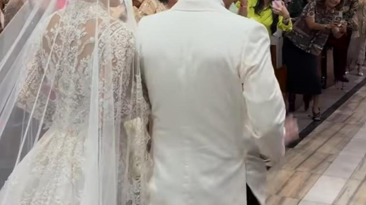 7 Potret Suasana Haru di Pernikahan Frank Hutapea, Hotman Paris Tampil Melow di Momen Sakral
