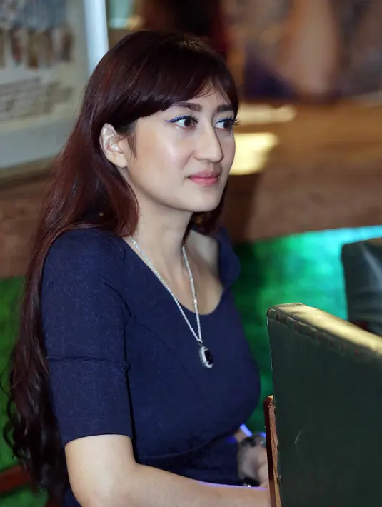 "Ini akan di re-run lagi, ini kan serial 80-an. Setahun tayang. 1 episode digarap 5 hari. Kangen banget ya dengan produksi saat itu," kata Helmalia. (Deki Prayoga/Bintang.com)