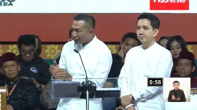 Pasangan calon gubernur dan calon wakil gubernur nomor urut 2 Dharma Pongrekun-Kun Wardana Abyoto saat debat kedua Pilgub Jakarta 2024.