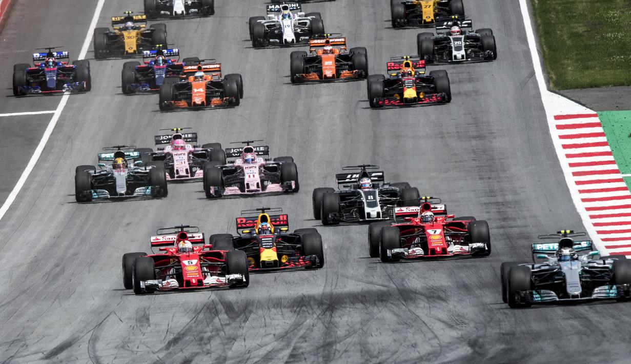 Pebalap Mercedes, Valtteri Bottas,  berada di poisisi pertama F1 GP Austria di Sirkuit Red Bull Ring, Minggu (9/7/2017). Valtteri Bottas menjadi yang tercepat dengan catatan waktu 1 jam 21 menit 48,527 detik. (EPA/Christian Bruna)