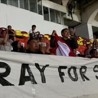Laporan dari Thailand: Suporter Timnas Indonesia U-22 Bentangkan Spanduk Pray for Sumatra di SEA Games 2025