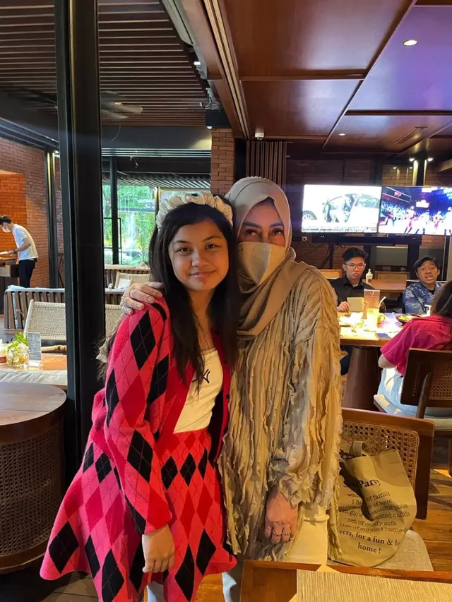 Potret Atqia dan Nenek Amy (Instagram/@amy_r_qanita)