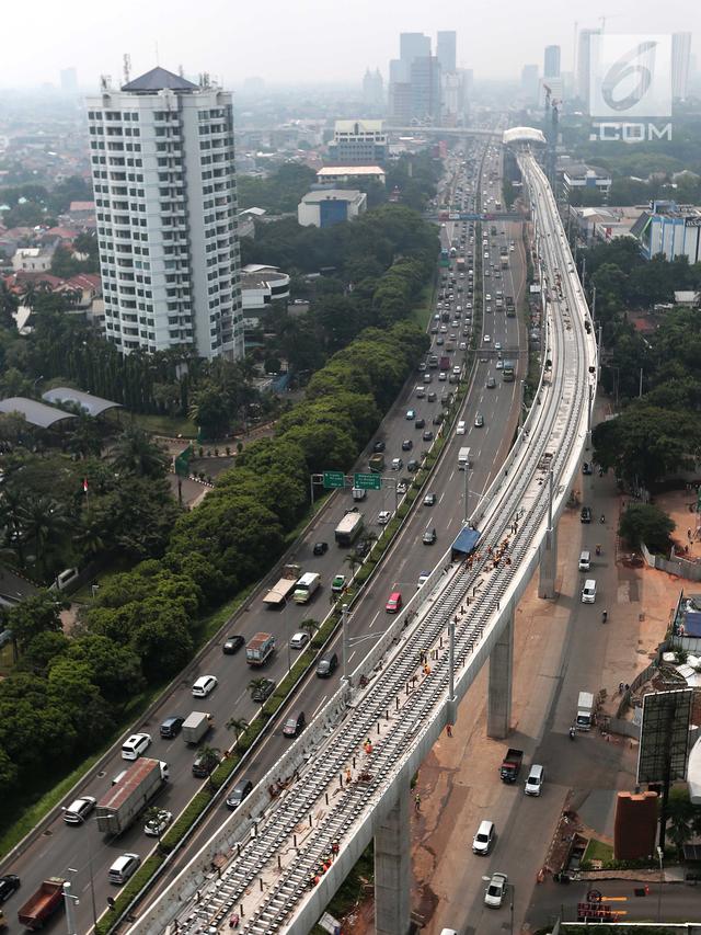 Tol Jakarta Outer Ring Road (JORR) TB Simatupang, Jakarta, Sabtu (21/4).
