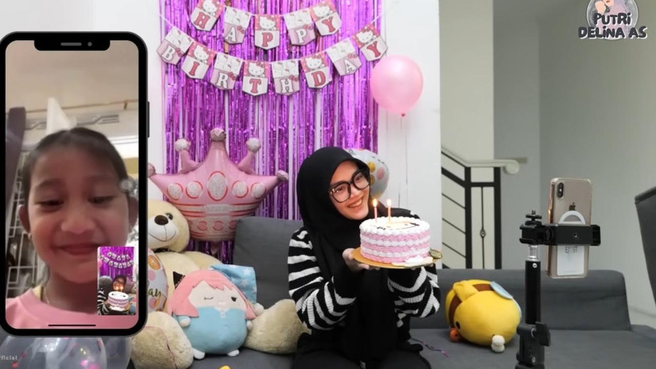 Potret Putri Delina Rayakan Ultah Bintang Anak Teddy Pardiyana Lewat Video Call, Siapkan Kue Hello Kitty & Dekorasi Lucu