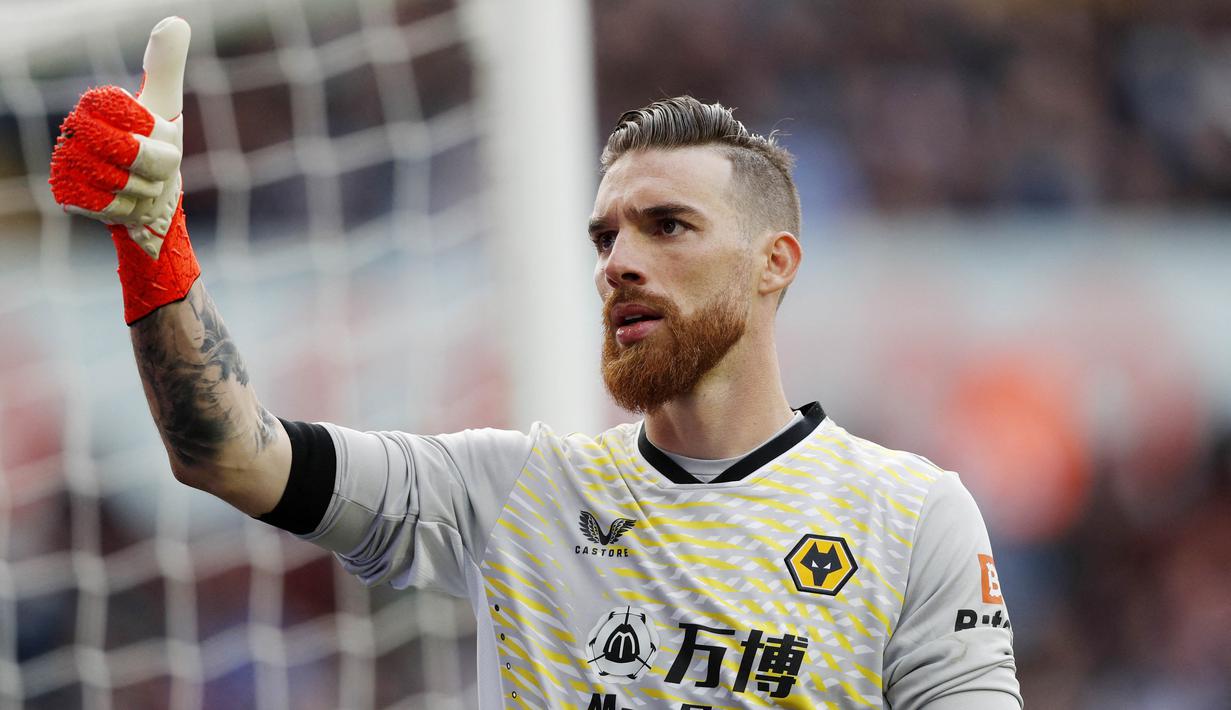 Kiper baru Wolverhampton Wanderers, Jose Sa, terus menunjukan kepiawaiannya dalam menjaga gawang. (AFP/ Adrian Dennis)