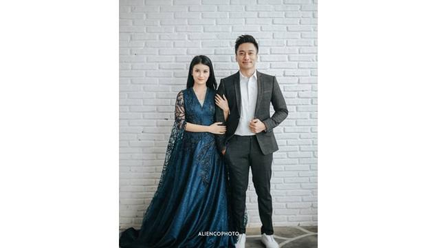 Ina dan Rezca resmi menikah pada 18 Januari 2020, kini keduanya resmi menjadi pasangan suami istri.