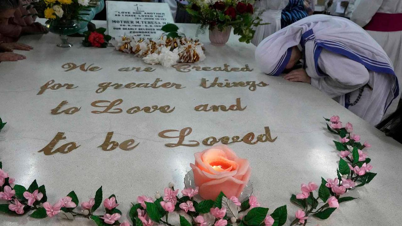 FOTO: Doa Peringati 115 Tahun Kelahiran Bunda Teresa
