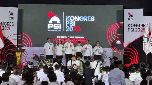 Ketua Dewan Pembina Partai Solidaritas Indonesia (PSI), Jeffrie Geovanie saat membuka Kongres PSI.