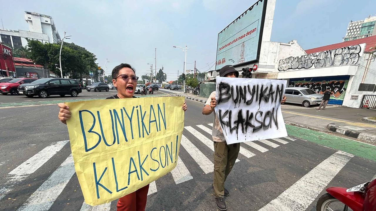 FOTO: MBG Watch Gelar Aksi Desak Pembenahan Program Makan Bergizi Gratis