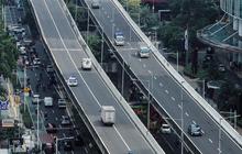 Macet Panjang Akibat Truk Galon Terguling Terurai, Lalin JLNT Setiabudi Kembali Normal