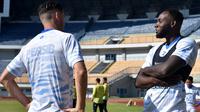 Geoffrey Castillion sudah bergabung dalam sesi latihan bersama tim di Stadion Gelora Bandung Lautan Api (GBLA), Kota Bandung, Jumat (21/8/2020). (Bola.com/Erwin Snaz)