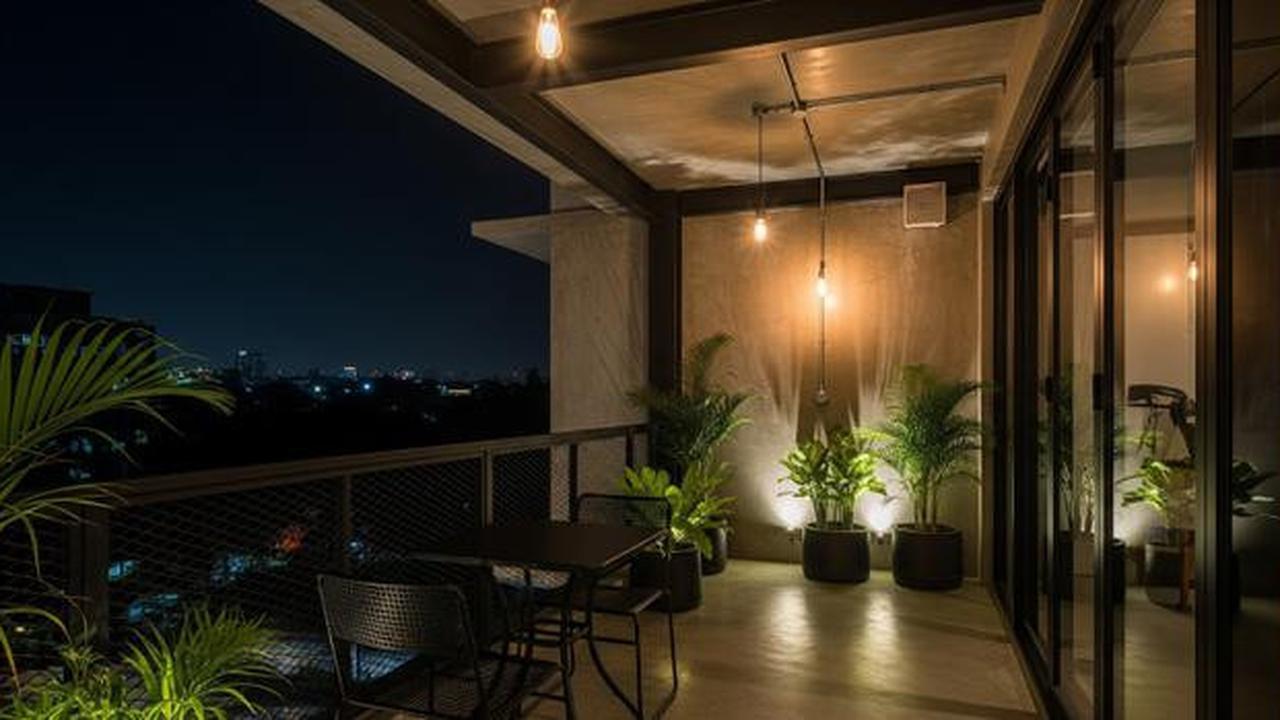 8 Model Balkon Rumah ala Kafe, Nyaman dan Estetik untuk Santai Sore