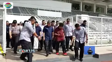 Bukan hanya meninjau, JK juga sempat berbincang dengan atlet atletik dan renang.