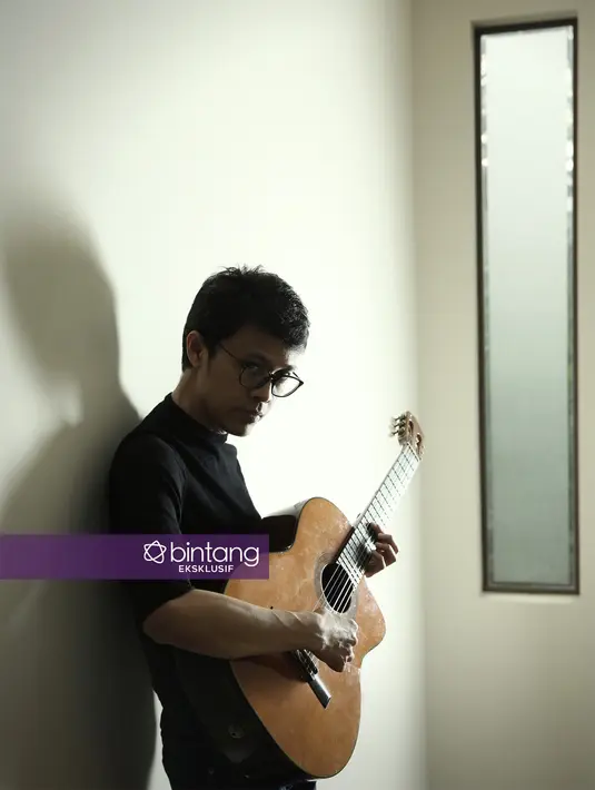 "Menurut saya penting untuk menuangkan idealisme, bukan semata mengejar materi, tapi juga pengakuan," lanjut lelaki kelahiran 45 tahun itu. (Bambang E. Ros/Bintang.com)