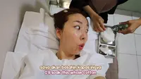 Sunny Dahye perawatan di klinik kecantikan langganan selebritas Korea Selatan. (dok. tangkapan layar YouTube SunnydahyeIn)