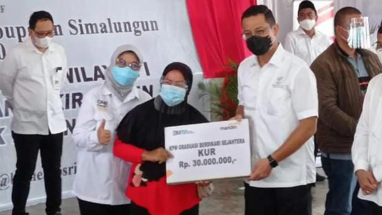 Bank Mandiri Salurkan Bansos Dan KUR di Provinsi Sumatera Utara