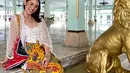 Berbalut kebaya, sosok Rania Yamin pun terlihat semakin menawan. Pasalnya saat memakai kebaya ia pun kerap memadukan berbagai gaya yang tetap kekinian dan cocok dikenakan oleh anak muda. Banyak dari penampilannya ini pun menuai pujian dari para netizen. 
 (Liputan6.com/IG/@raniaayamin)