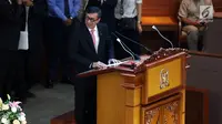 Menkumham Yasonna Laoly membacakan pandangan pemerintah terhadap revisi UU KPK dalam sidang paripurna ke-9 Masa Persidangan I 2019-2020 di Kompleks Parlemen, Senayan, Selasa (17/9/2019). Rapat Paripurna DPR menyetujui Revisi Undang-Undang Nomor 30 Tahun 2002 tentang KPK. (Liputan6.com/Johan Tallo)