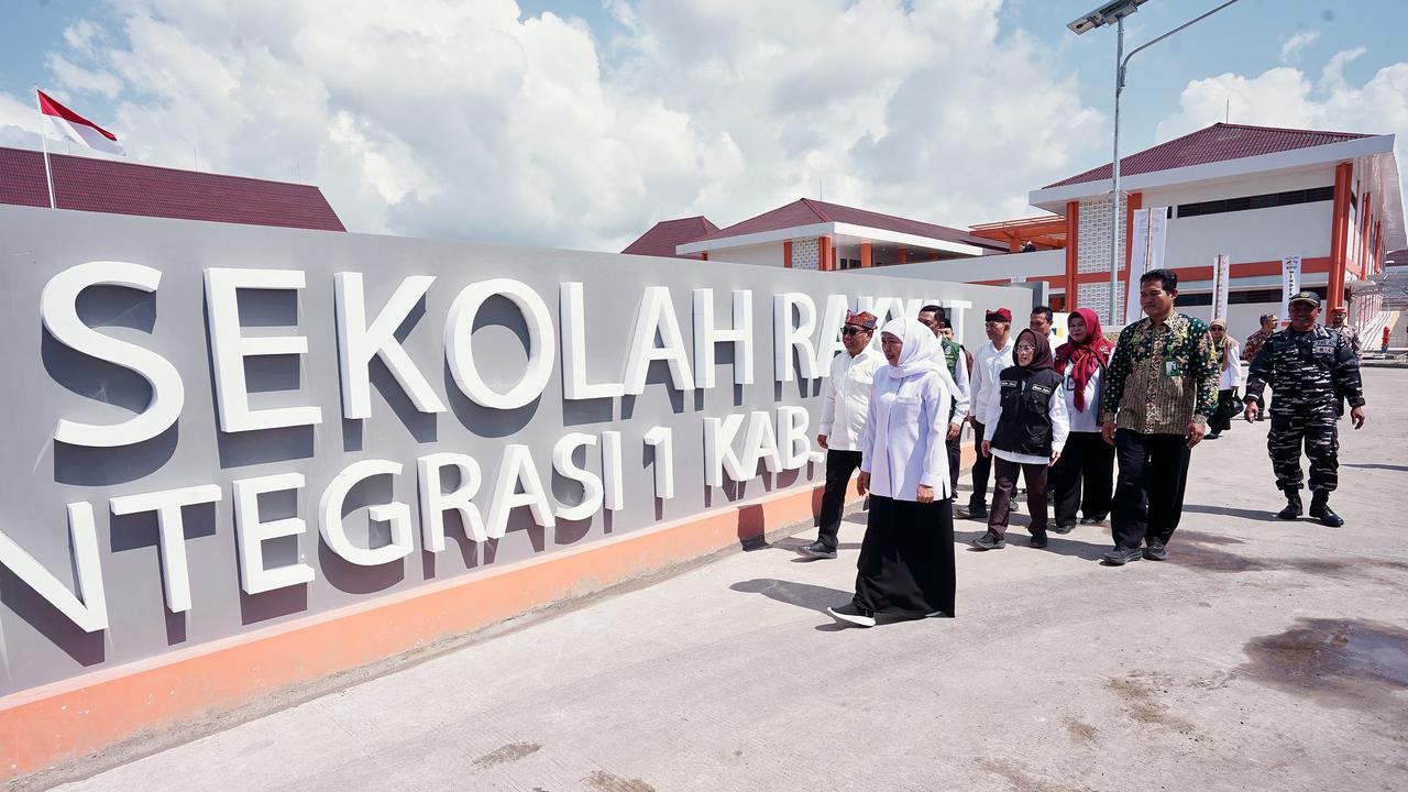 Momen Khofifah Terpikat Lagu Osing Siswi Sekolah Rakyat Banyuwangi, Berakhir Undangan ke Grahadi