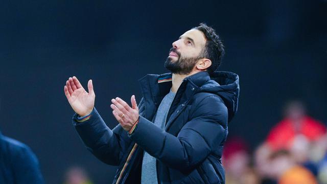 Foto: Ragam Ekspresi Ruben Amorim saat Menjalani Debut Bersama Manchester United, Sabar Coach