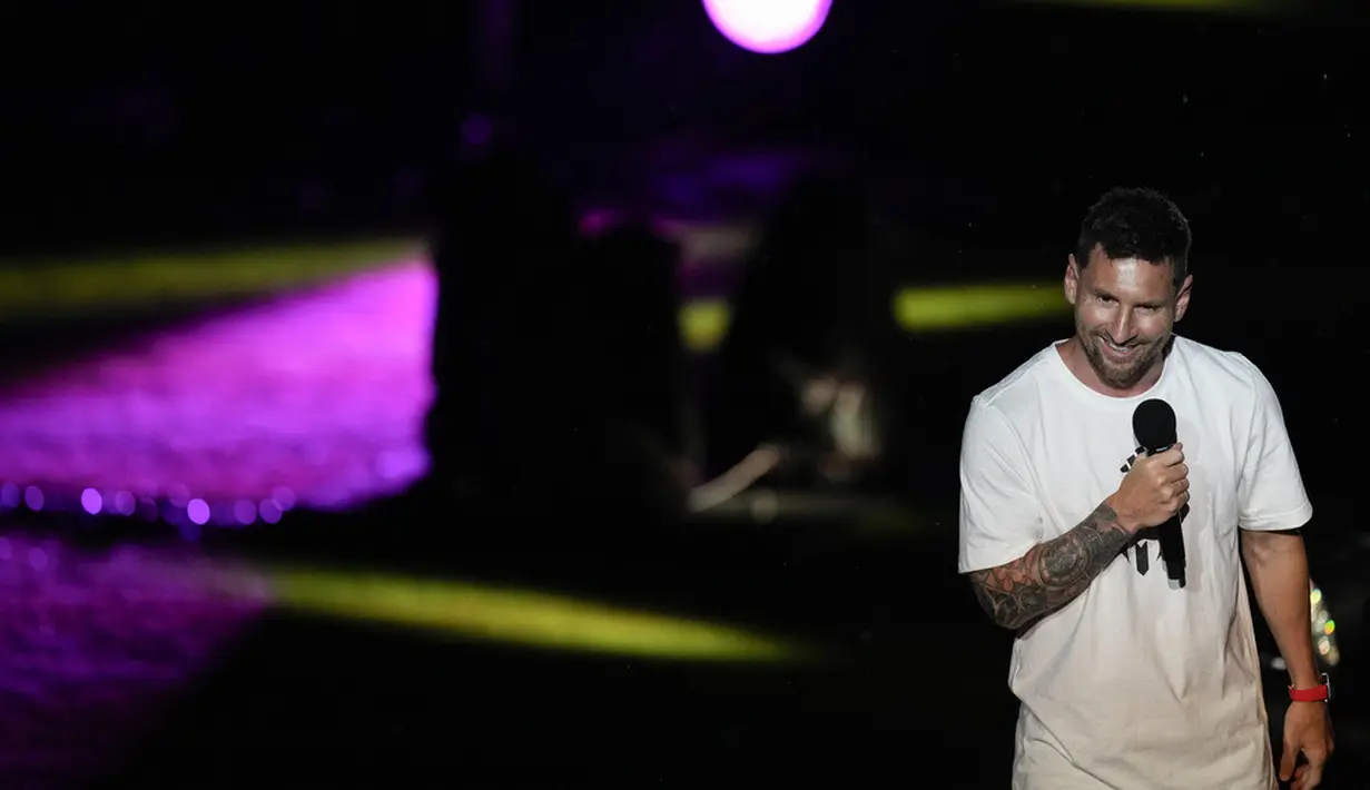 <p>Tiket-tiket pertandingan Inter Miami kini laku keras. Sebagian pembeli adalah fans Messi yang belum pernah menonton Inter Miami. (AP Photo/Rebecca Blackwell)</p>