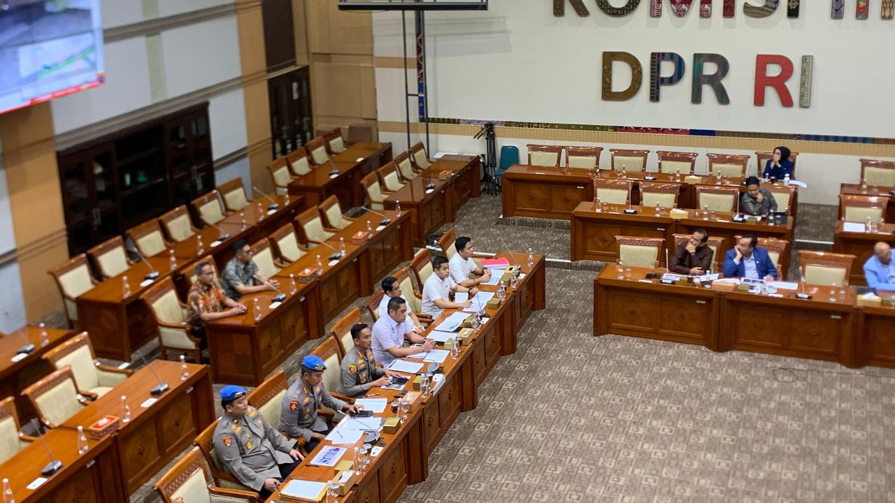 Komisi III DPR memanggil Kapolrestabes Semarang Kombes Pol Irwan Anwar beserta jajarannya untuk meminta penjelasan kasus polisi tembak siswa SMKN 4 Semarang.