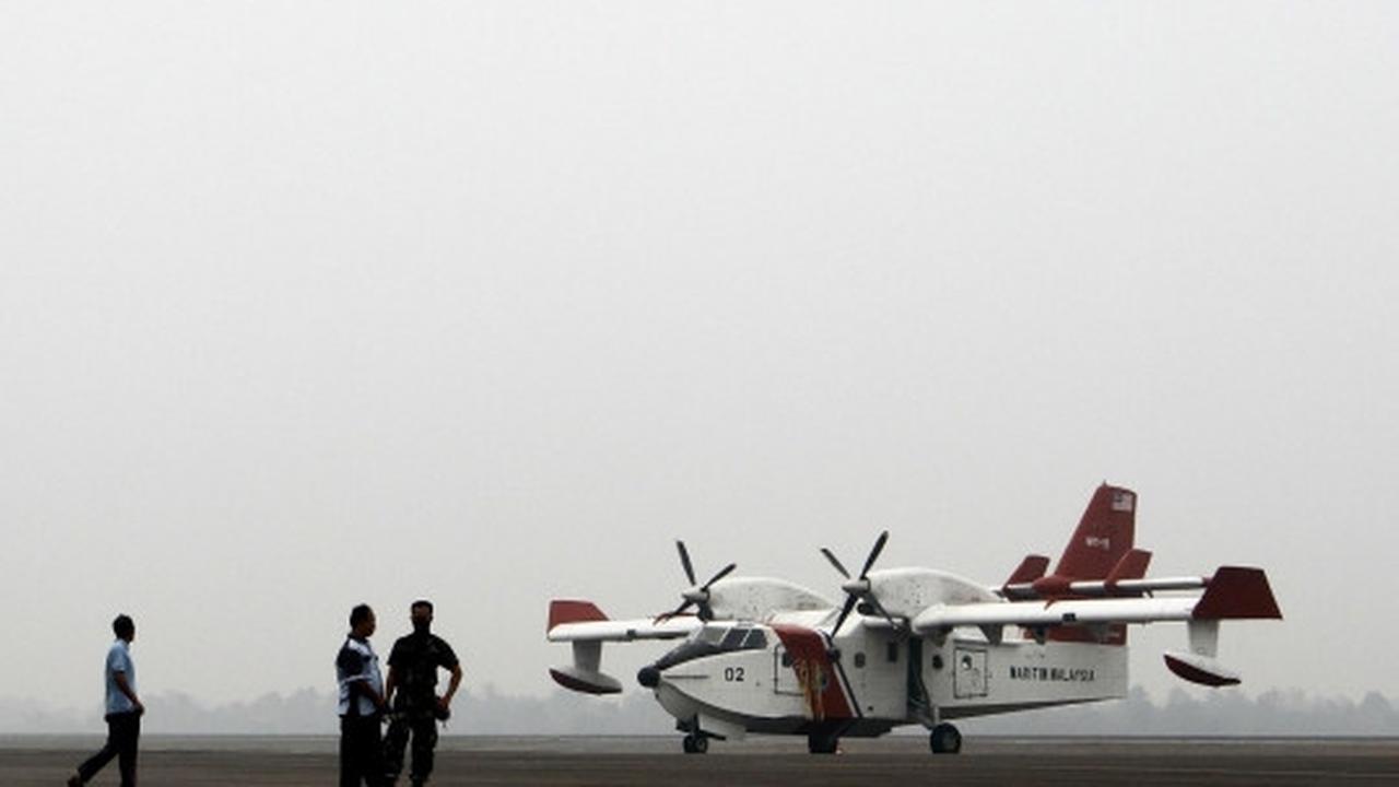 Pesawat bom air Malaysia dan Singapura bantu atasi kabut asap