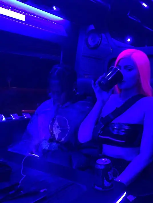 Kylie Jenner sendiri bahkan mengunggah foto kebersamaannya dengan Travis Scott saat di Coachella. (instagram/kyliejenner)