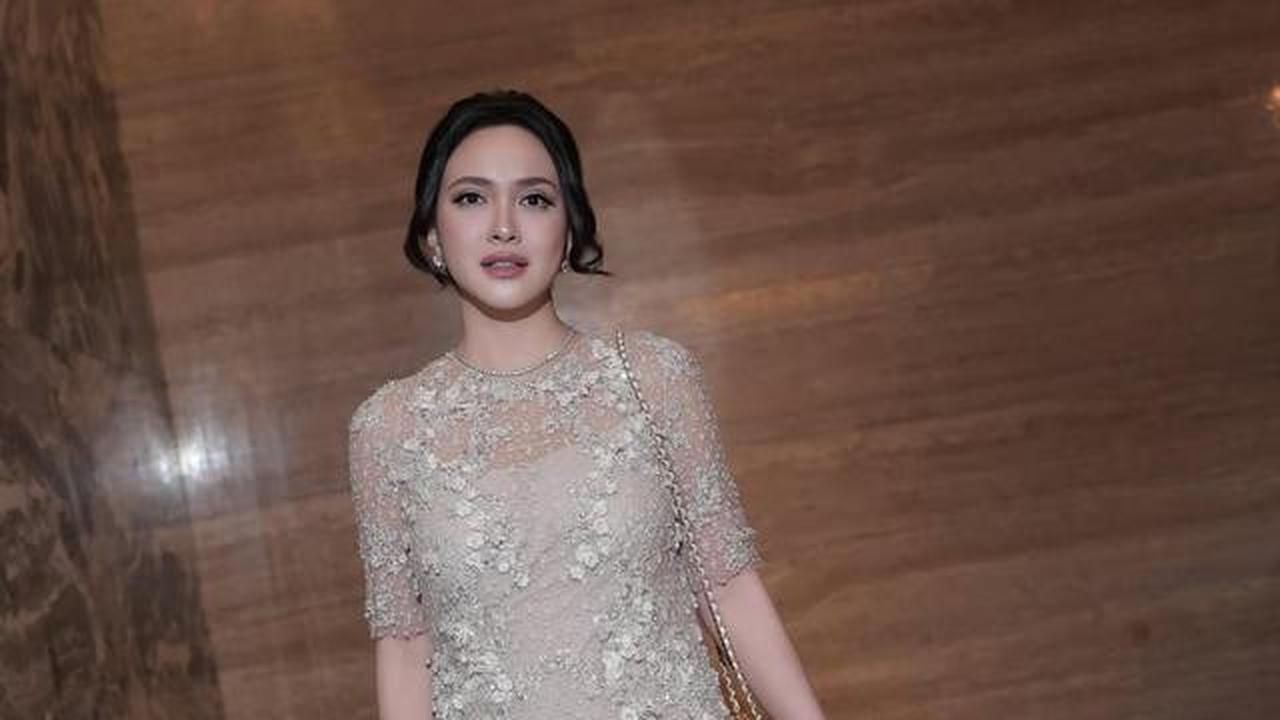 7 Inspirasi Dress Natal ala Shandy Aulia, Tampil Elegan dan Menawan di Setiap Momen Perayaan