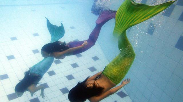 Belajar Berenang ala 'Putri Duyung' di Sekolah Renang Manila