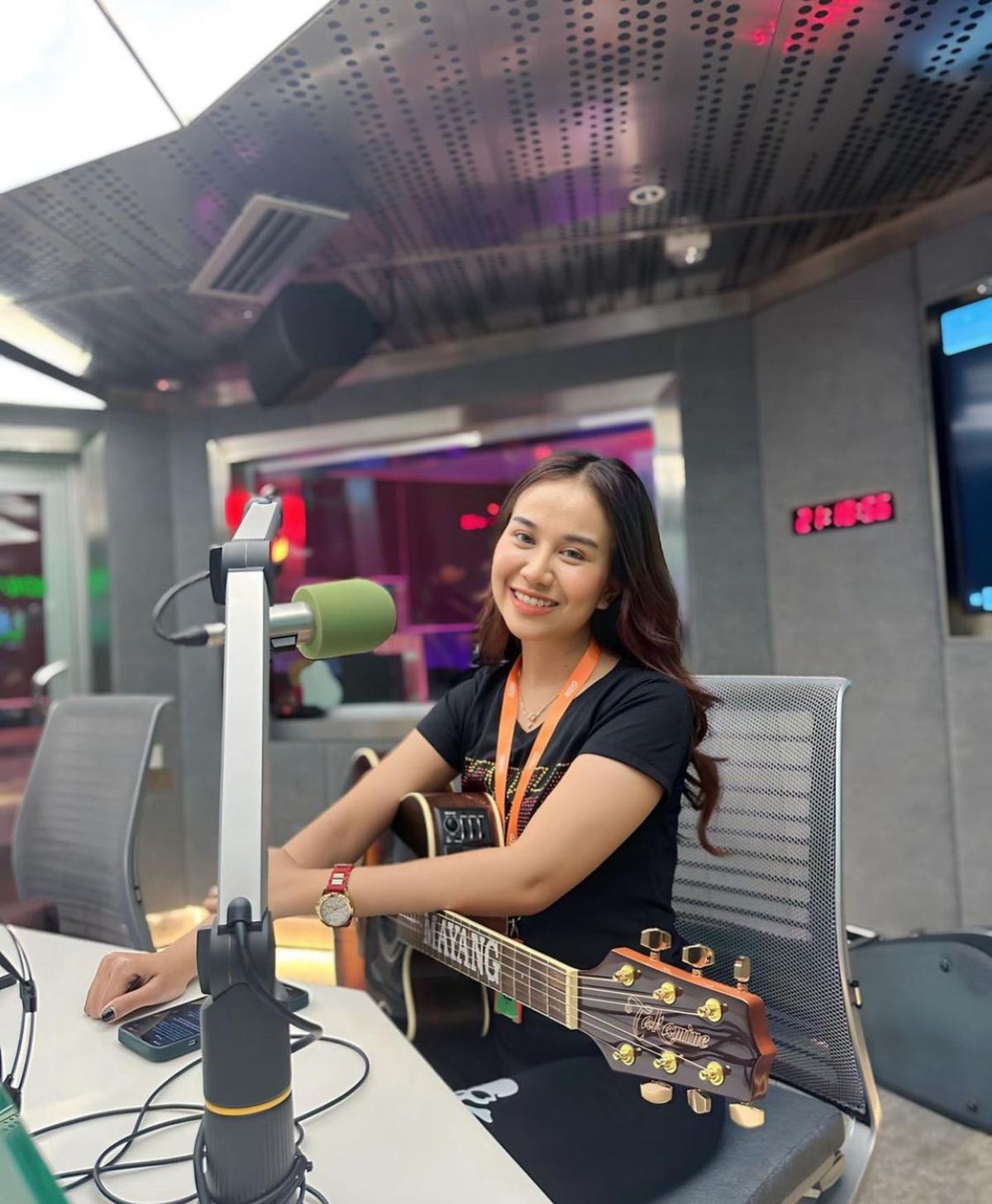 Profil Mayang Lucyana Buka Suara: Serunya Magang DPR RI dan Karier Musik Penuh Sorotan