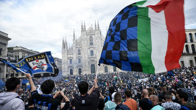 FOTO: Selebrasi Pendukung dan Fans Menyambut Scudetto ke-18 Inter Milan dan yang Pertama dalam 11 Tahun Terakhir