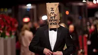 Promosi Nymphomaniac, Shia LaBeouf Pasang Kantong di Kepala
