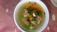 Sop Iga Sapi dan Iga Penyet di Warung Kita. (Liputan6.com/Putu Elmira)