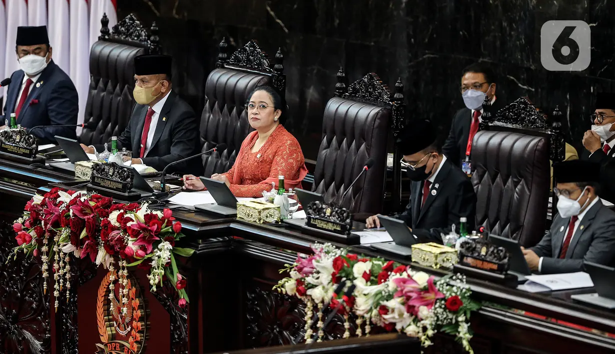 Ketua DPR Puan Maharani memimpin rapat Paripurna pembukaan masa persidangan I DPR tahun sidang 2022-2023 di Gedung Nusantara, Kompleks Parlemen, Senayan, Jakarta, Selasa (16/8/2022). Rapat paripurna ini juga dihadiri oleh Presiden Joko Widodo (Jokowi). Jokowi hadir sekaligus menyampaikan pidatonya terkait nota keuangan RUU APBN 2023. (Liputan6.com/Johan Tallo)