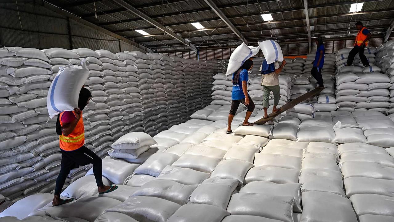 FOTO: Bulog Pastikan Stok Beras Sumatera Aman untuk Penanganan Bencana