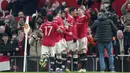 Manchester United sukses menumbangkan Aston Villa berkat kemenangan dengan skor tipis 1-0 dalam partai putaran ketiga FA Cup 2021/2022 yang digelar di Old Trafford, Selasa (11/1/2022). (AP/Jon Super)